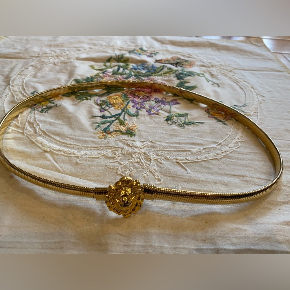 Gold Lion Head Link Belt RARE FIND very stretchy